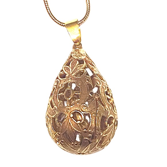 Vintage Filigree Gold Egg Shaped Necklace - Picture 1 of 2
